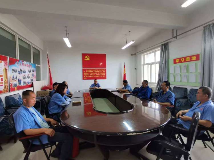 運(yùn)輸采供黨支部召開(kāi)黨員大會(huì)，組織主題教育集中學(xué)習(xí)。